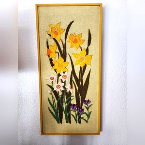 VTG) Rare Paragon Needlecraft Crewel Embroidered Flower Design